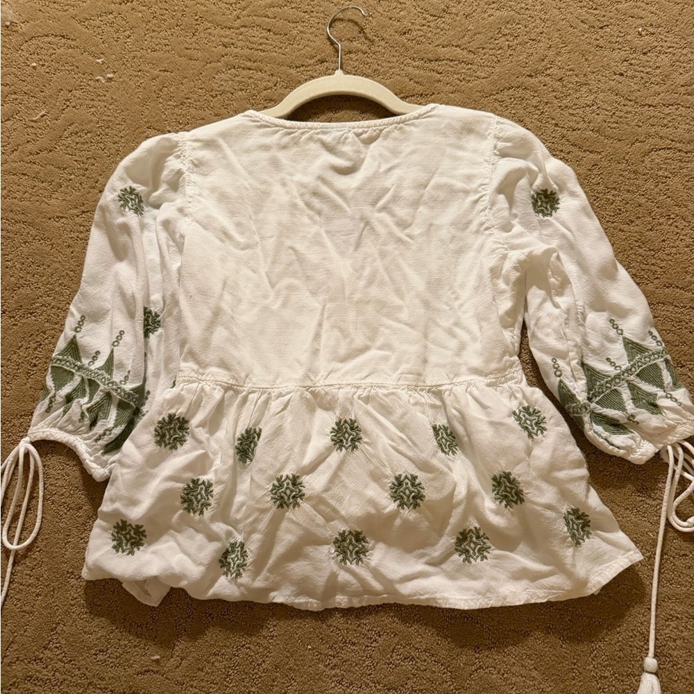 Embroidered White and Green Women's Top - Picture 8 of 9